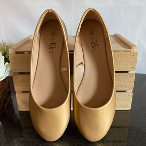 NWOT Sh18es Women’s Classic Ballet Gold Flats Size 8